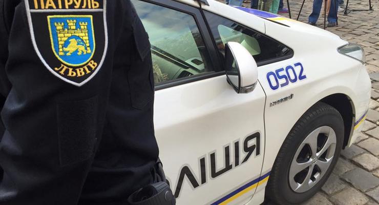 Во Львове полицейские задержали пьяного гаишника за рулем
