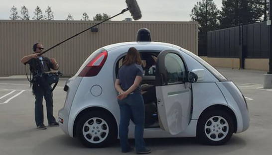 Google разрешил журналистам протестировать свое автономное авто (видео)