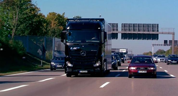 На дороги общего пользования вывели грузовик-робот от Daimler