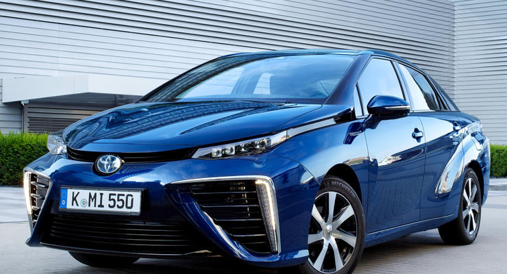 Toyota обещает через 30 лет отказаться от выпуска бензиновых автомобилей