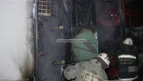 В Киеве водитель сгорел заживо в своей машине