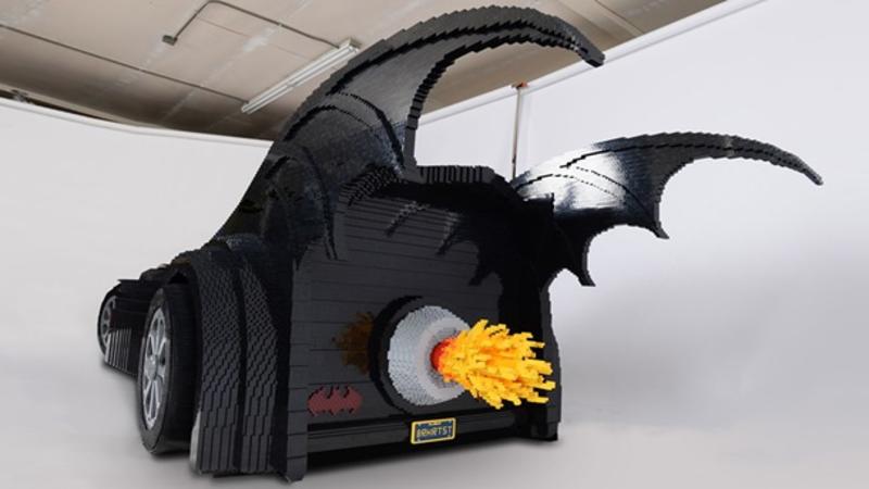 Американец построил полномасштабную копию Бэтмобиля из кубиков Lego / facebook.com/