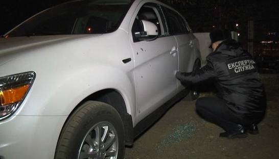 В Киеве на парковке взорвали гранату (видео)