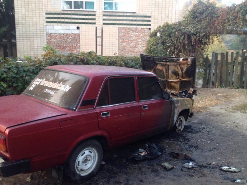 В Полтаве горел автомобиль журналиста Громадського ТБ / poltavske.tv