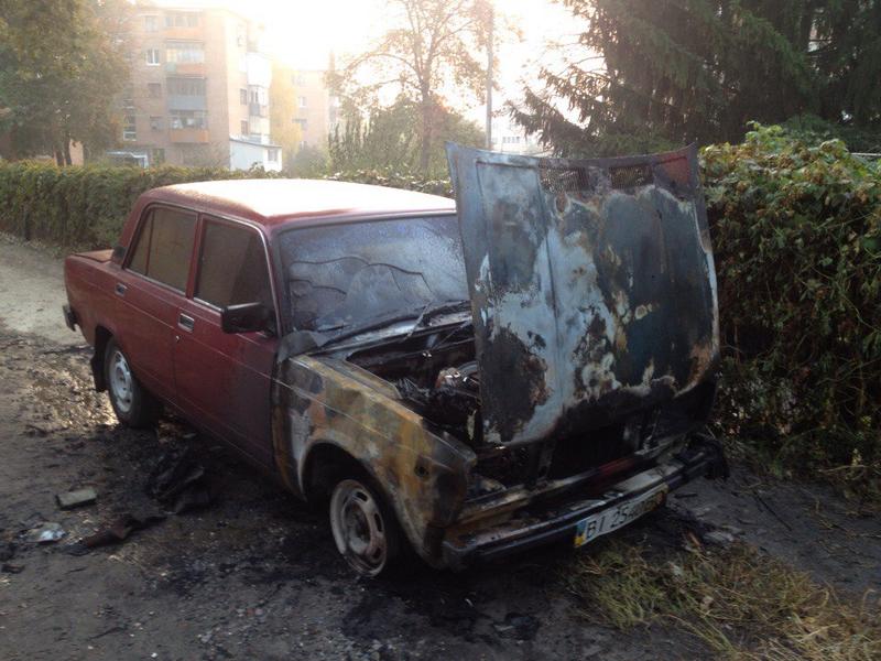 В Полтаве горел автомобиль журналиста Громадського ТБ / poltavske.tv