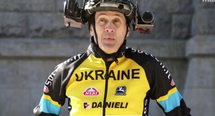 В США велосипедист в куртке Ukraine обогнал McLaren (видео)