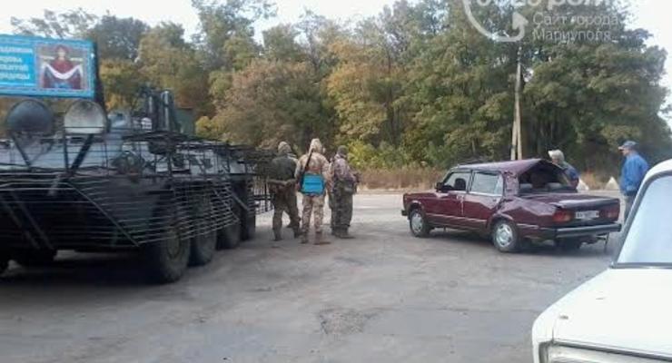 Под Мариуполем военные на БТРе попали в аварию (фото)