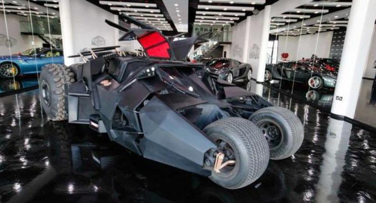 Автомобиль из фильмов про Бэтмена заметили на улицах Дубая (видео)