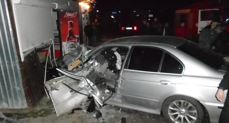 Под Киевом столкнулись две машины, один из водителей погиб (фото)