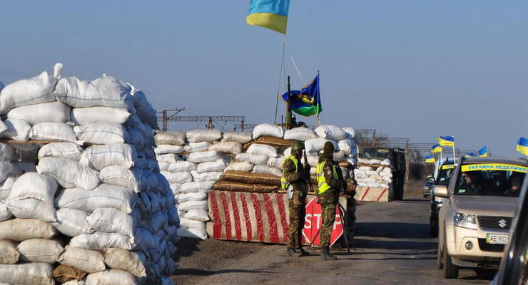 На блокпостах с Донецкой областью образовались громадные пробки