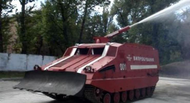 Взрыв в Сватово: на место привезли пожарные танки
