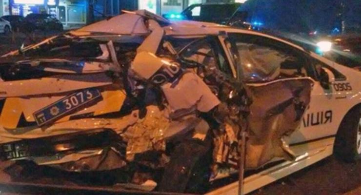 В Киеве пьяный водитель врезался в полицейский автомобиль, двое пострадавших