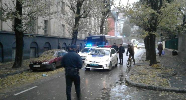Во Львове машина новой полиции попала в аварию (фото)