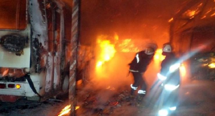 В Хмельницкой области на стоянке сожгли 4 автобуса