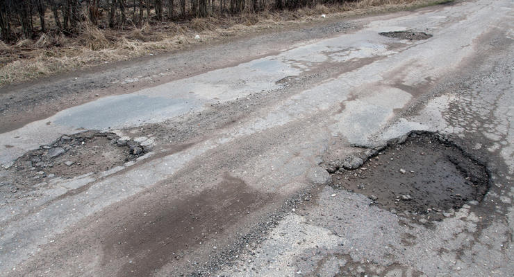 На ремонт дорог Киеву выделили миллиард гривен