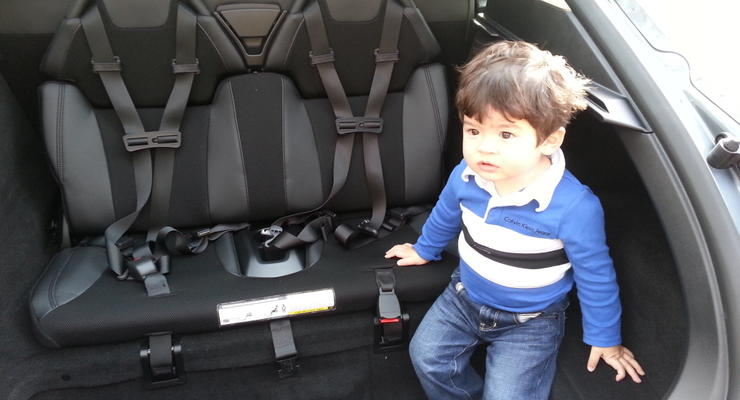 В США свидетель вызвал полицию из-за ребенка в багажнике Tesla (видео)