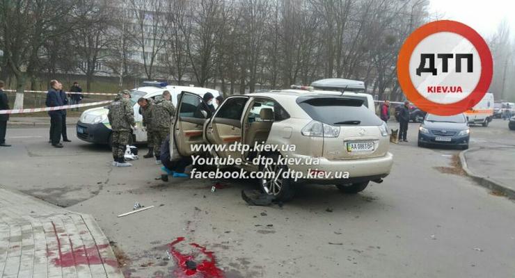 В Киеве взорвался автомобиль во время движения