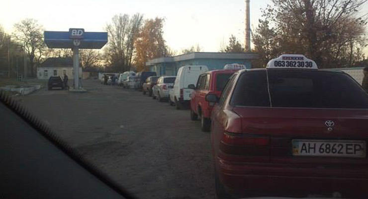 В Донецке почти нет бензина: за литр просят 40 гривен