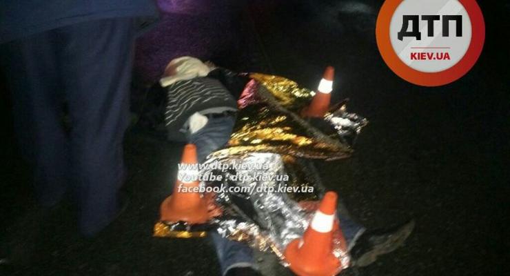 В Киеве фура сбила пешехода на глазах у жены (фото)