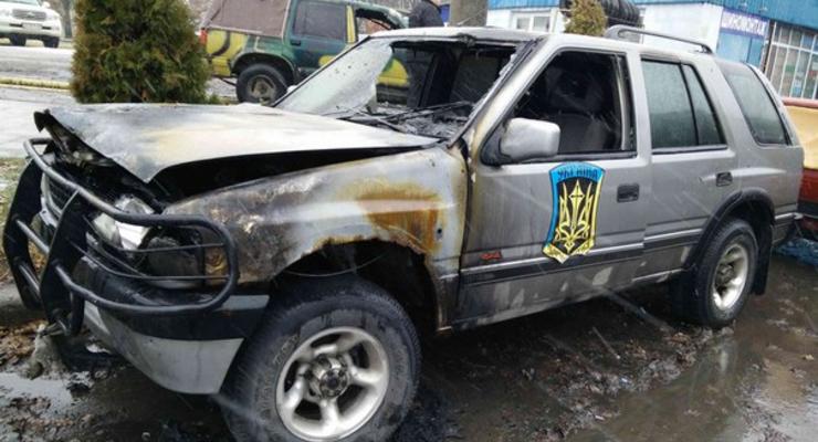 В Харькове сожгли три армейских внедорожника
