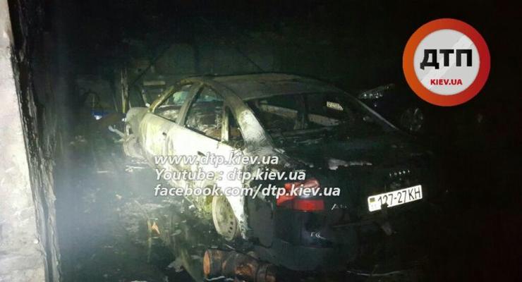 В Киеве Audi сгорела на подземном паркинге (видео)