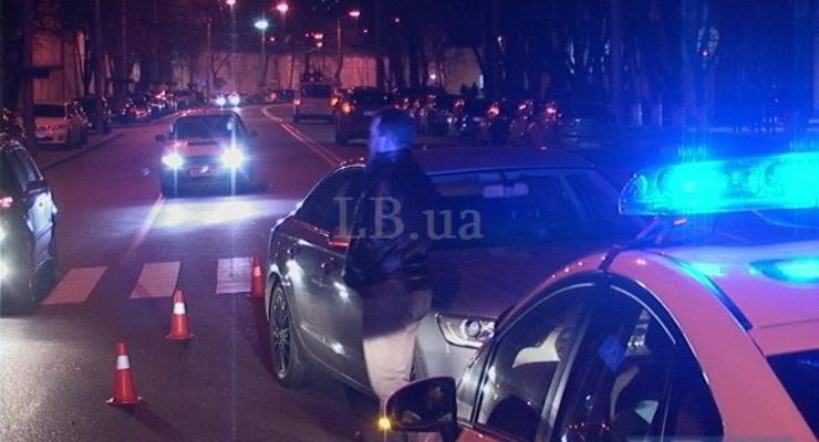В центре Киева Audi сбил пешехода на переходе