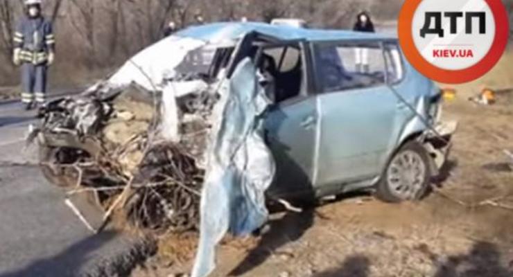 Под Каневом водитель Suzuki погибла в ДТП с автобусом (видео)