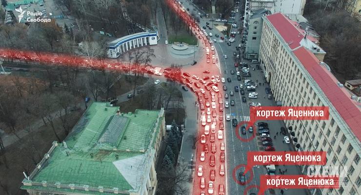 Журналисты показали, как ездит в Киев кортеж Яценюка (видео)