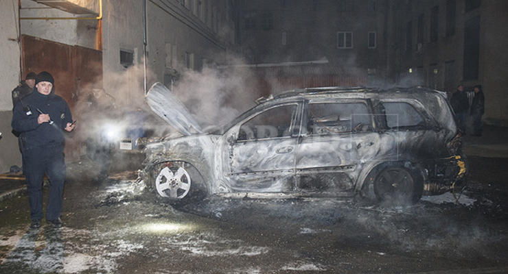 В Ужгороде сгорел автомобиль бывшего главы облсовета
