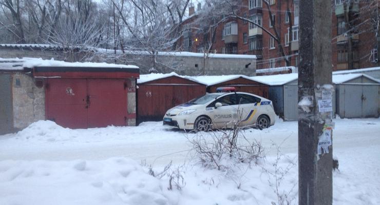 В Днепропетровске патрульные бросили свой Prius в неположенном месте (видео)