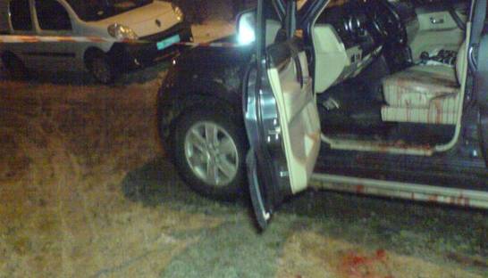 В Киеве неадекватный водитель после ДТП накинулся на женщину с ножом