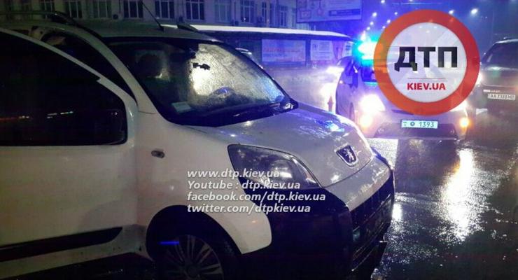 Пьяный водитель Peugeot устроил аварию в Киеве