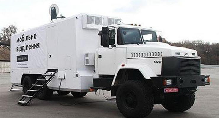 АвтоКрАЗ представил грузовик для перевозки денег в зону АТО