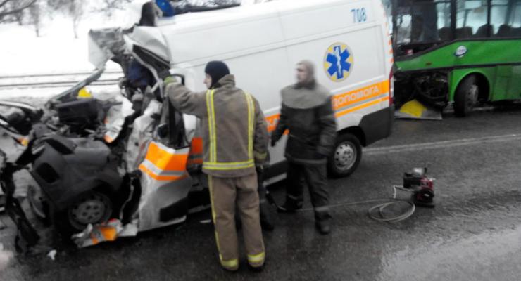 В Харькове произошло смертельное ДТП с участием скорой и автобуса