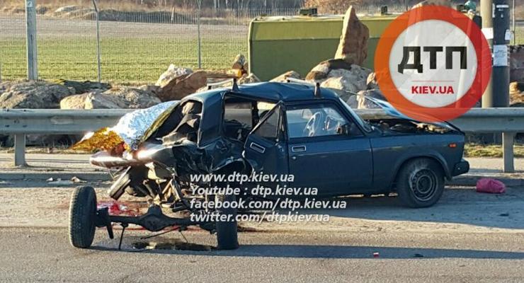 На окружной в Киеве Toyota RAV4 таранила ВАЗ, есть погибший