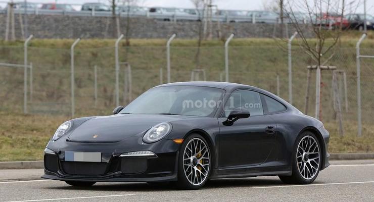 Спортивное купе Porsche 911 R заметили без камуфляжа
