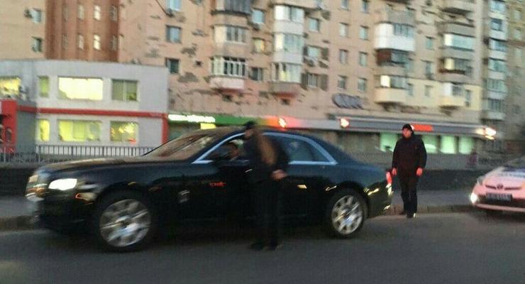 В Киеве полицейские оштрафовали водителя Rolls-Royce