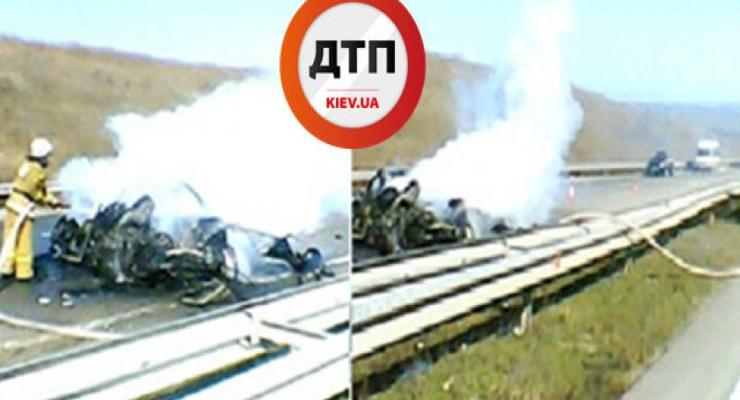 На трассе Киев-Одесса сгорел BMW, двое погибли