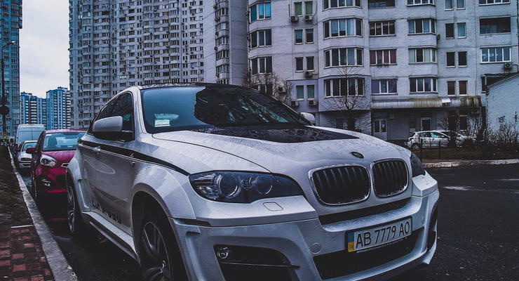 В Украине заметили эксклюзивный BMW X6 от Lumma