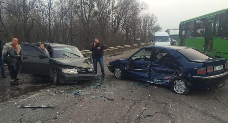 Под Киевом Citroen протаранил две машины на встречной
