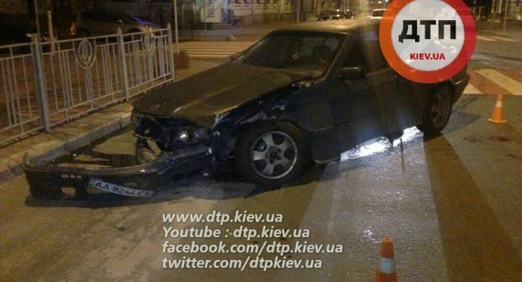 В Киеве BMW протаранил такси