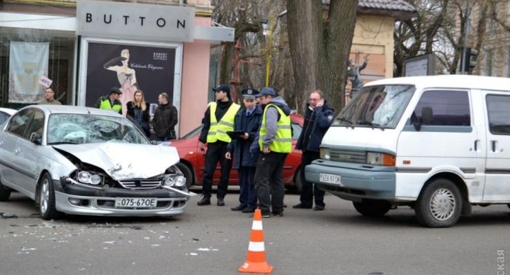 В центре Одессы столкнулись семь автомобилей