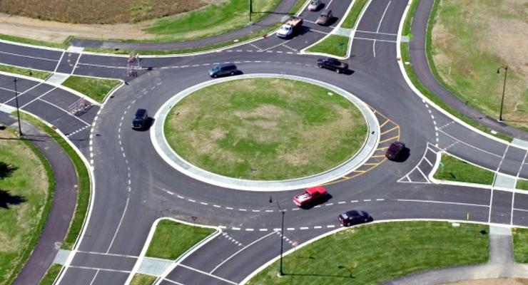 Будь в курсе: Раде предложили поменять правила проезда перекрестков с круговым движением