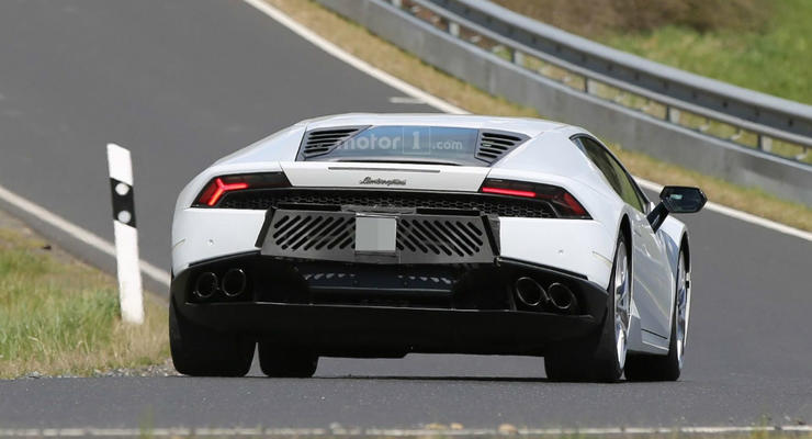 Фотошпионы заметили Lamborghini Huracan с шестью выхлопными трубами
