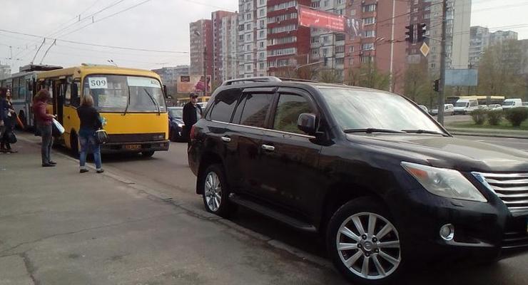 В Киеве водитель Lexus избил маршрутчика