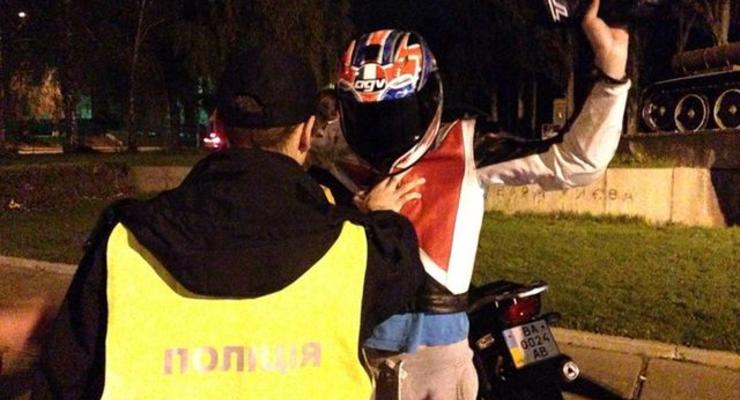 В Киеве пьяные мотоциклисты сбили пешехода