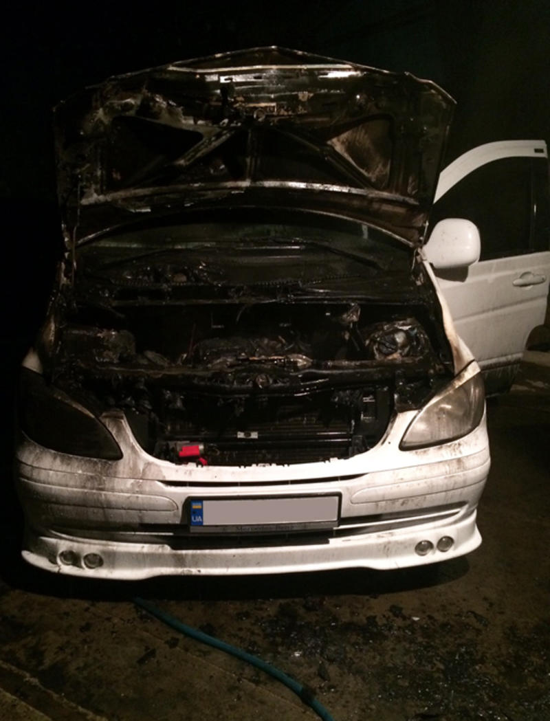 На Закарпатье в частном секторе сгорели четыре автомобля / zk.mns.gov.ua