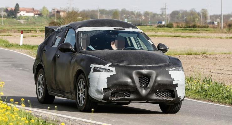 Alfa Romeo тестирует в Германии свой первый кроссовер