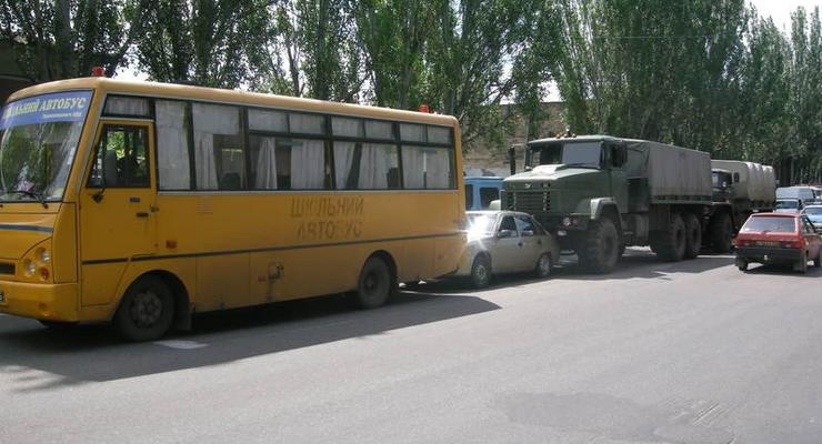 В Николаеве два армейских грузовика устроили ДТП
