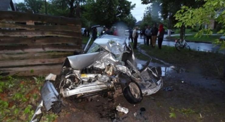 В Черниговской области грузовик врезался в ВАЗ, двое погибших